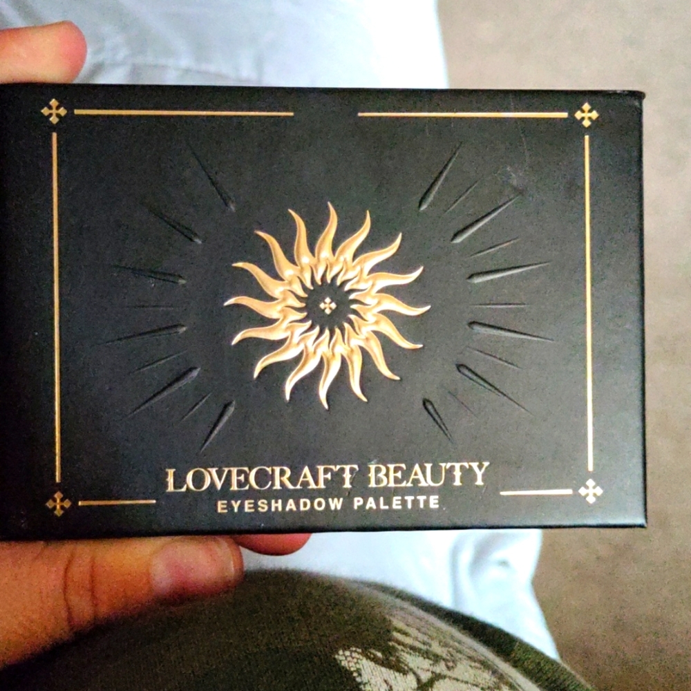 Love Craft eyeshadow pallet.warm and shiny colors